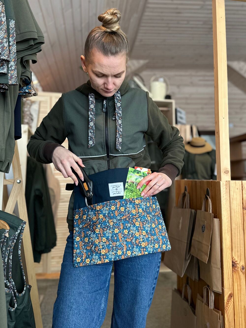 Gardening apron 