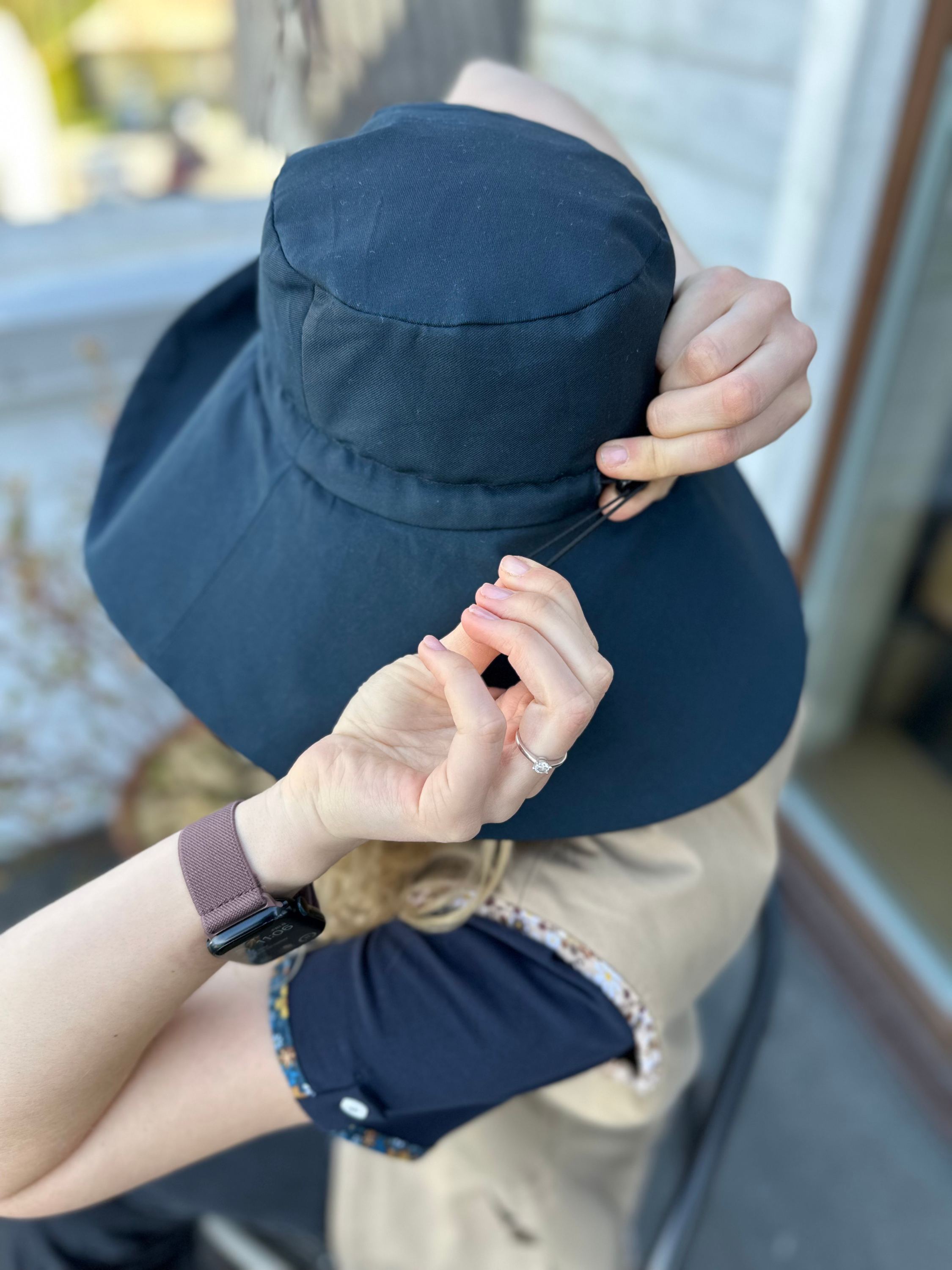 Gėlėta sodininkės skrybelė (mėlyna)