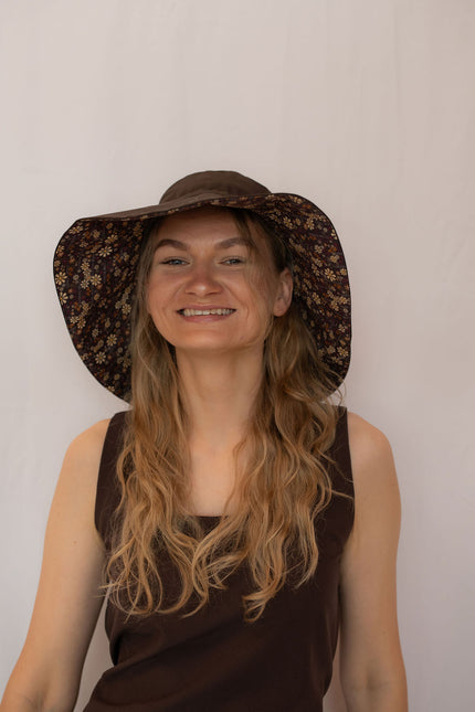 Floral gardener's hat (sand)