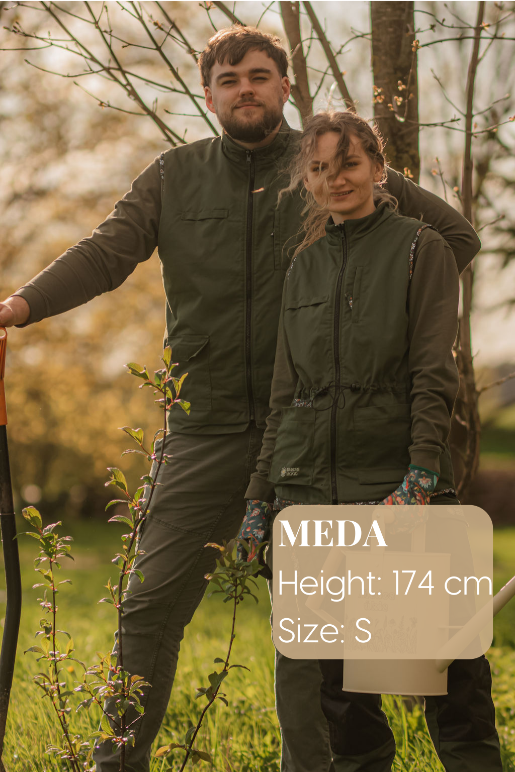Reversible garden vest with pockets