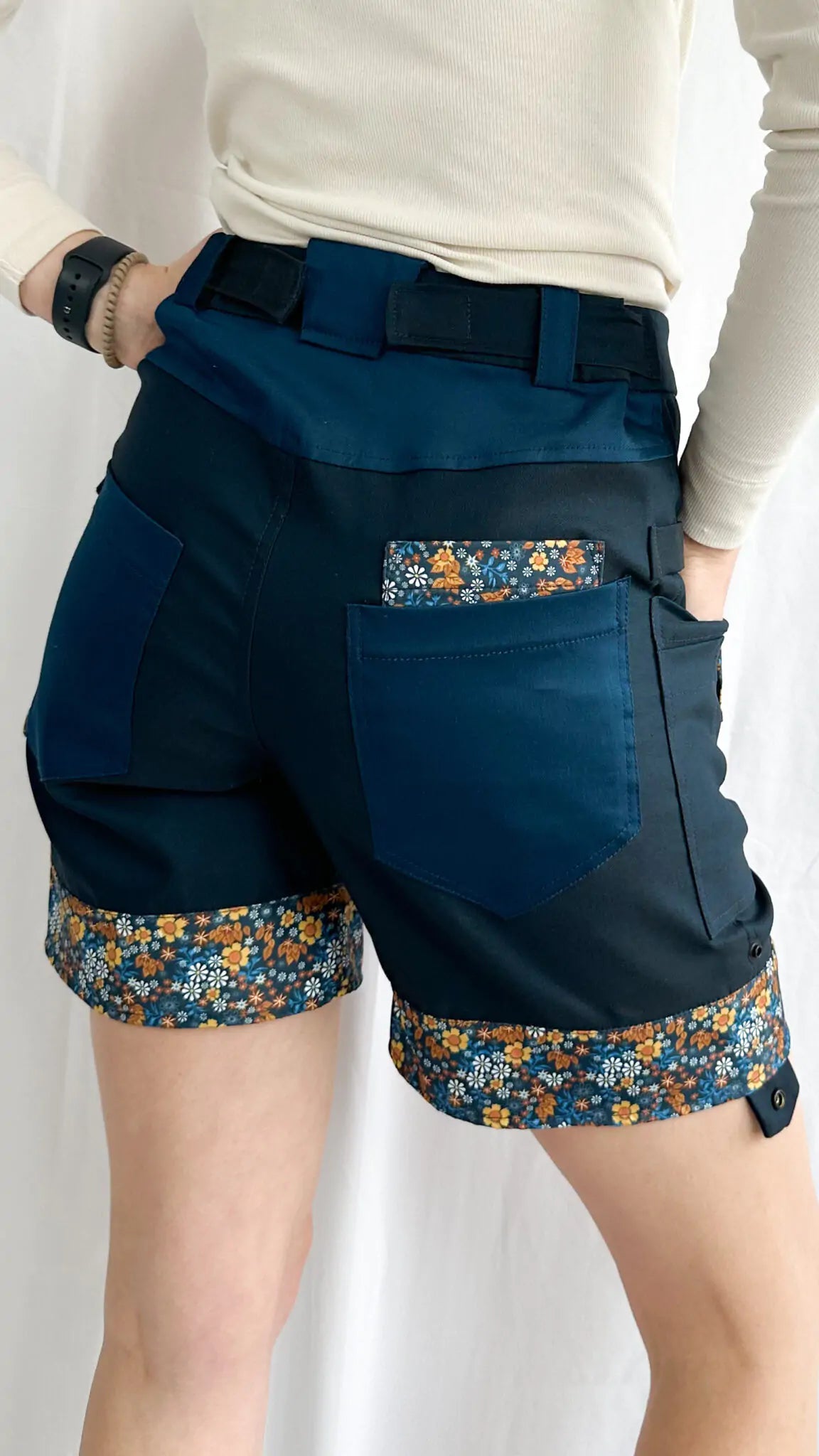 Garden shorts (tool pockets, adjustable length and waist) blue - S
