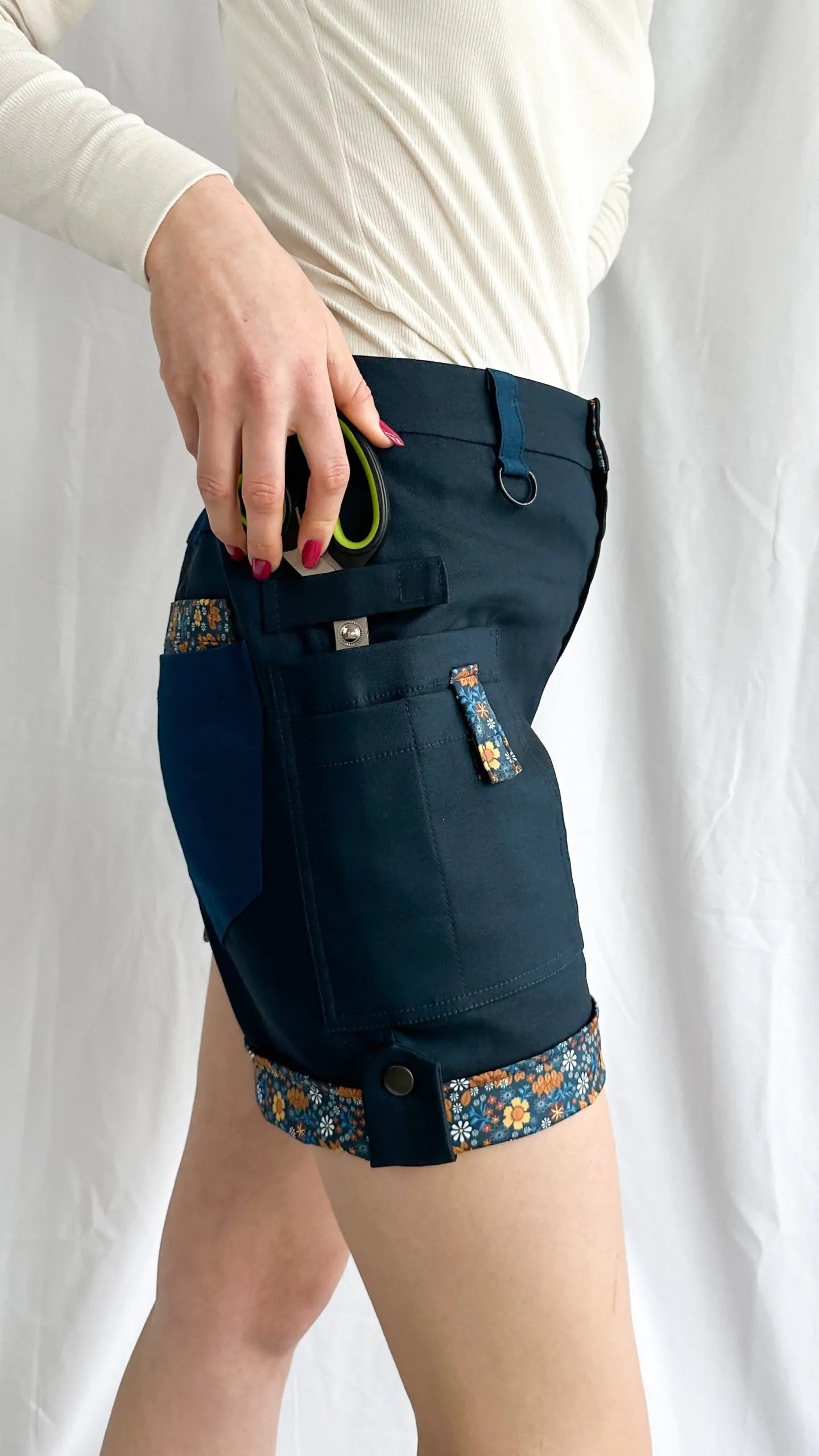 Garden shorts (tool pockets, adjustable length and waist) blue - S