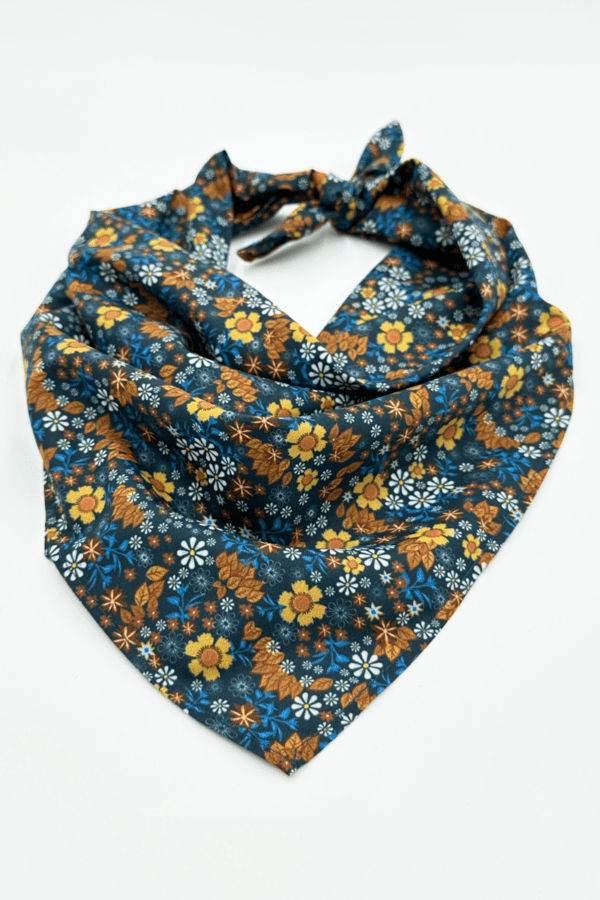 Gardeners' Daisy Scarf Created by "Garden mood" Designers
