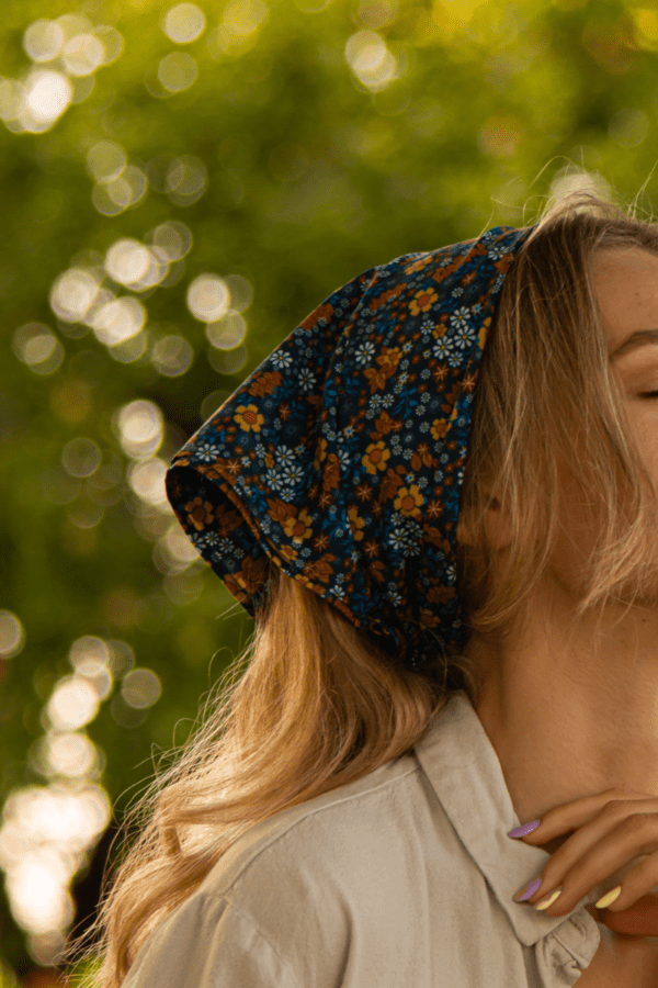 Gardeners' Daisy Scarf Created by "Garden mood" Designers