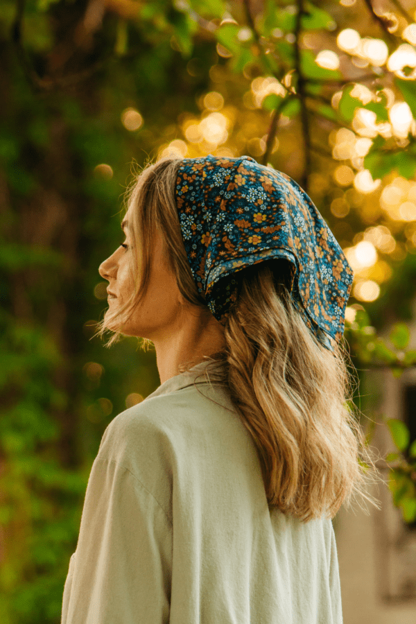 Gardeners' Daisy Scarf Created by "Garden mood" Designers