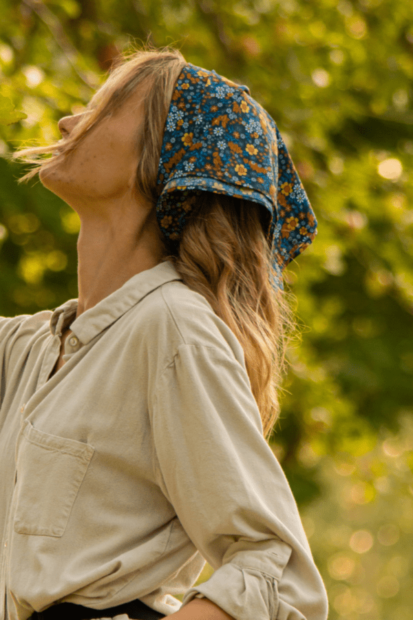 Gardeners' Daisy Scarf Created by "Garden mood" Designers