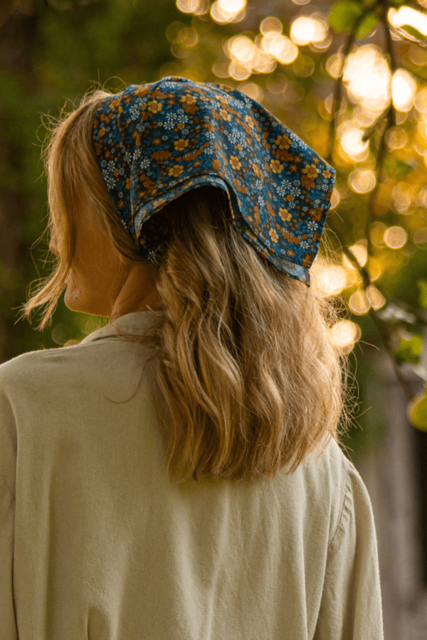 Gardeners' Daisy Scarf Created by "Garden mood" Designers