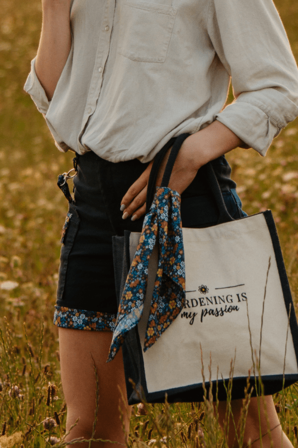 Gardeners' Daisy Scarf Created by "Garden mood" Designers