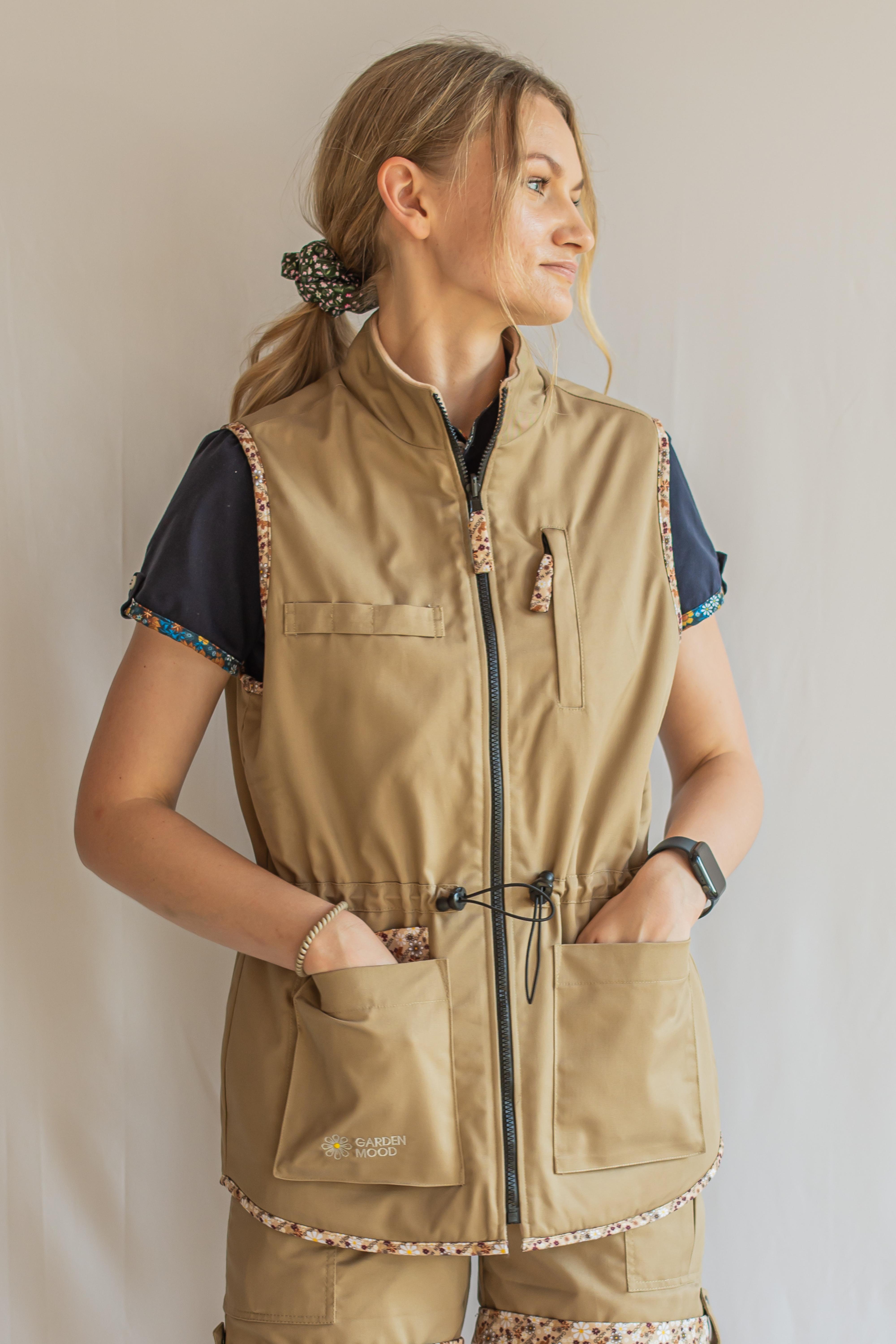 Double-sided vest (tools pockets, adjustable waist)