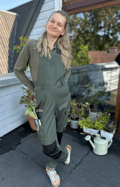 Garden jumpsuit (adjustable waist, pockets, waterproof knees)