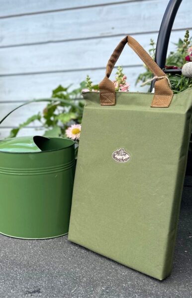 Kneeling pad (cushioned garden mat)